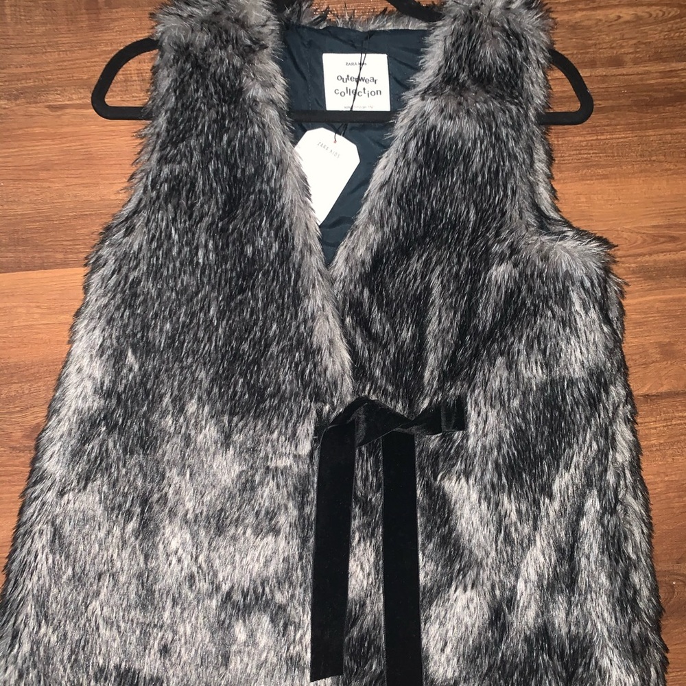 nwt Zara faux fur vest